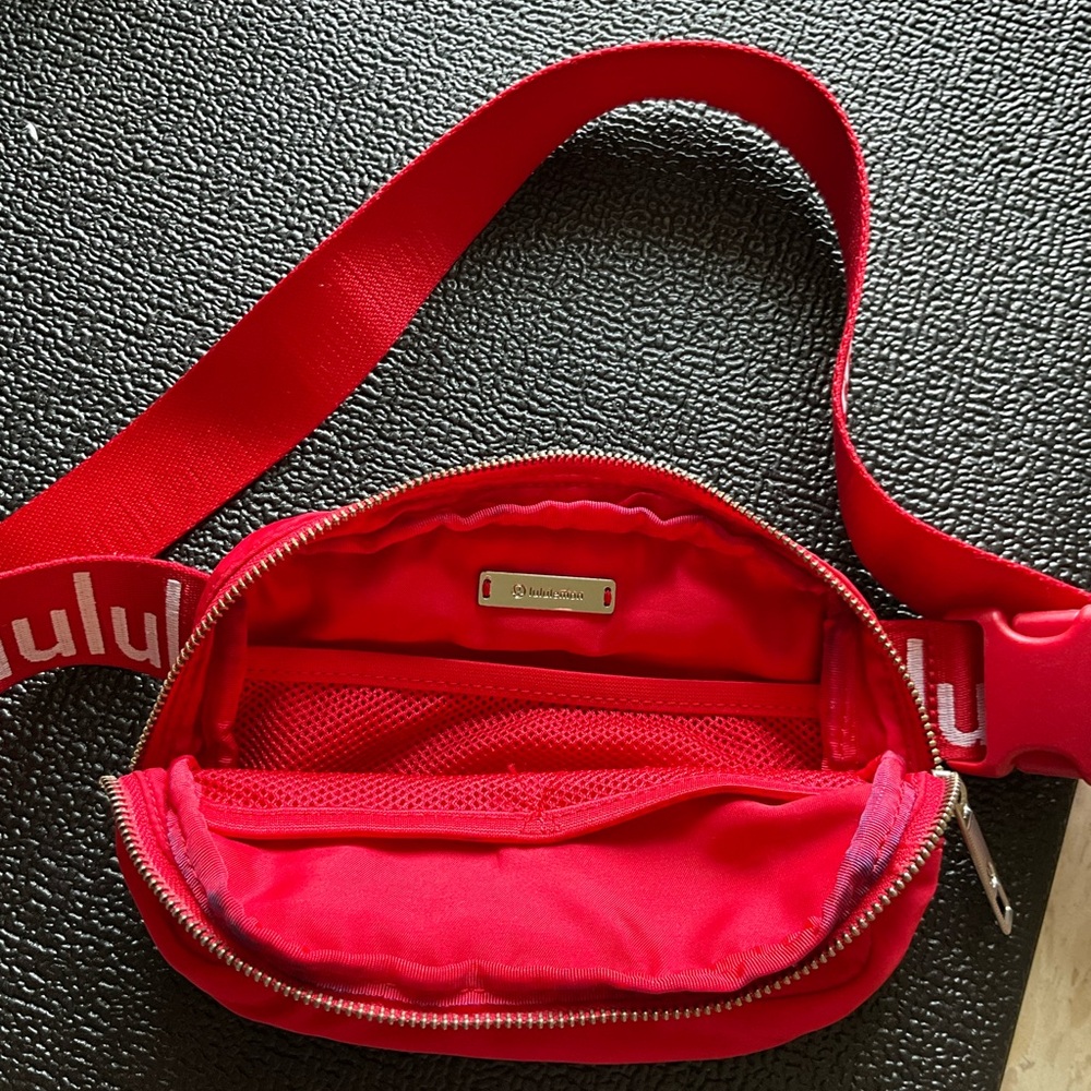 Lululemon Employee Red belt bag - Picture 7 of 7